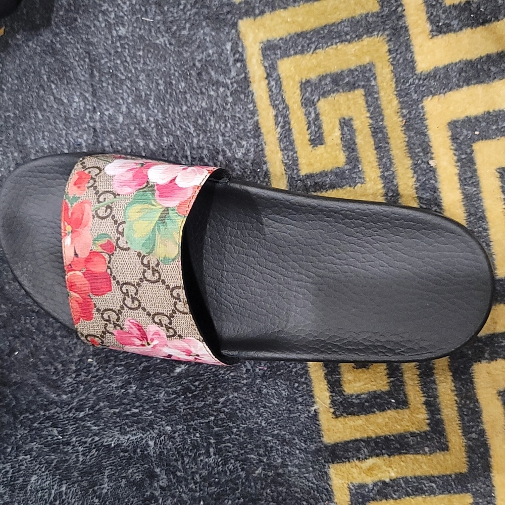 Gucci Women's Pursuit Pool Slide Sandals